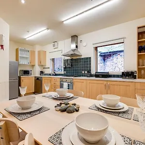  Holiday home Large Townhouse In Cc! 2 Free Parking Spaces Incl United Kingdom