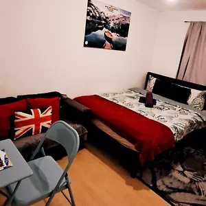 Guest house Merciful King Room, In Zone 2-3 United Kingdom